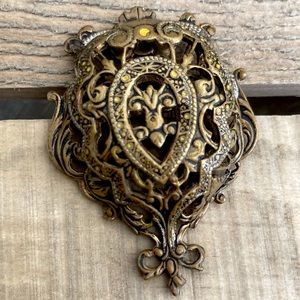 Vintage Attractive Gold/Bronze toned filigree brooch pendant